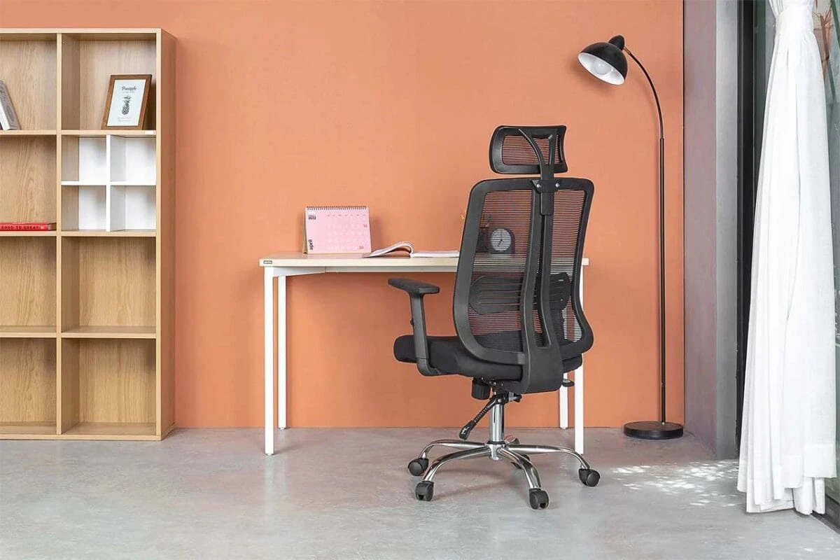 Sử dụng kích thước bàn học tiêu chuẩn sẽ giúp tránh bệnh học đường